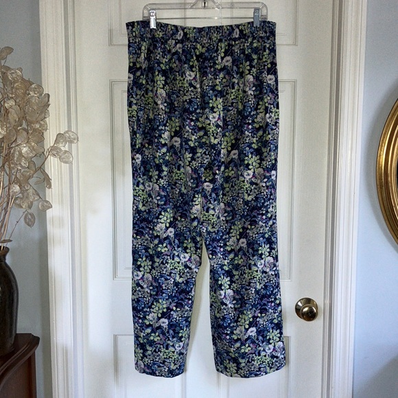 Charter Club Floral Pants Wide Leg Elasticized Waist on Back Side Size L - Picture 2 of 5